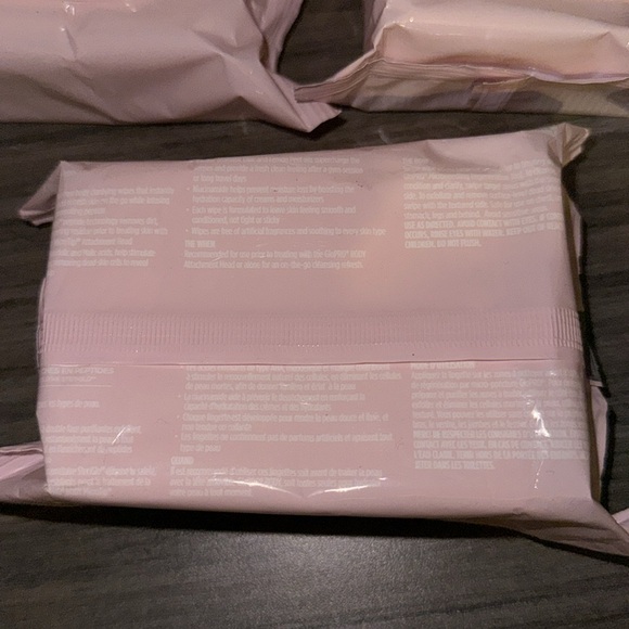 BeautyBio Exfoliating Peptide-Infused Body Wipes (30 single use wipes) | NEW - Picture 3 of 3